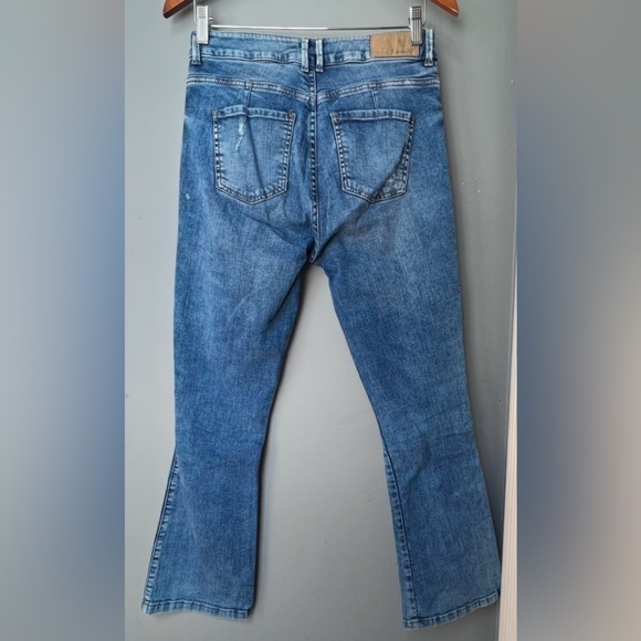 Studio F lightly used double button high waisted straight leg jeans. Size 4 - Picture 3 of 6